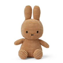 Lade das Bild in den Galerie-Viewer, Miffy Stofftier &#39;&#39;Miffy Sitting Corduroy Beige&#39;&#39; 23cm
