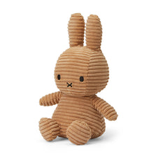 Lade das Bild in den Galerie-Viewer, Miffy Stofftier &#39;&#39;Miffy Sitting Corduroy Beige&#39;&#39; 23cm
