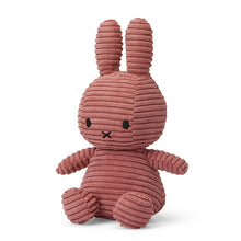 Lade das Bild in den Galerie-Viewer, Miffy Stofftier &#39;&#39;Miffy Sitting Corduroy Dusty Rose&#39;&#39; 23cm
