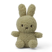 Lade das Bild in den Galerie-Viewer, Miffy Stofftier &#39;&#39;Miffy Sitting Teddy Green&#39;&#39; 23cm
