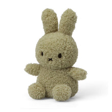 Lade das Bild in den Galerie-Viewer, Miffy Stofftier &#39;&#39;Miffy Sitting Teddy Green&#39;&#39; 23cm
