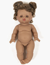 Lade das Bild in den Galerie-Viewer, Minikane Sleepy Eyes Puppe &#39;&#39;Madeleine&#39;&#39; 34cm
