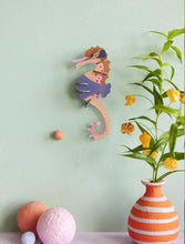 Lade das Bild in den Galerie-Viewer, &#39;Pink Seahorse&#39; Wanddekoration
